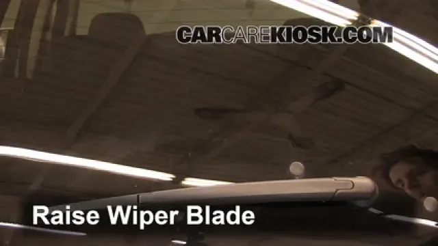 2011 Mitsubishi Endeavor LS 3.8L V6 Escobillas de limpiaparabrisas trasero Cambiar escobillas de limpiaparabrisas